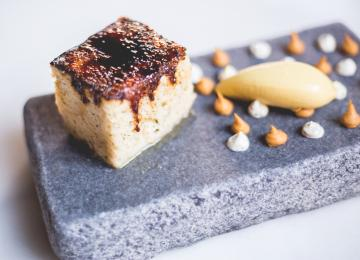 plato de postre tarta