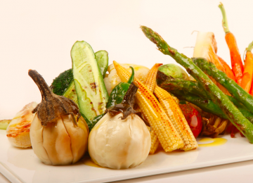 plato con varias hortalizas de bocado bar