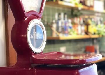 báscula antigua en el restaurante jauja