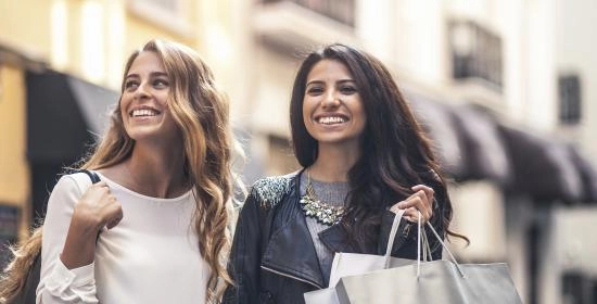chicas de compras